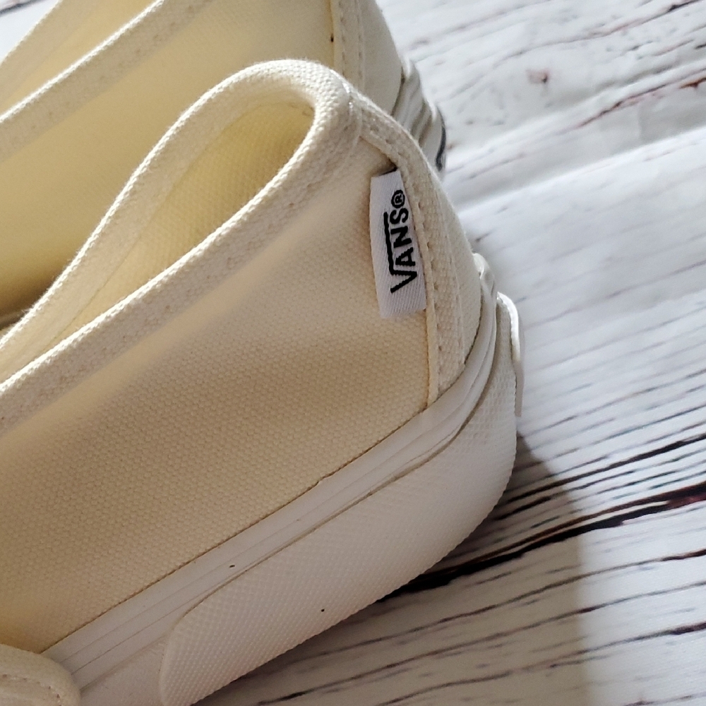 🆕️ Vans Women's Cream Mary Jane Buckle Sneakers - Picture 2 of 6